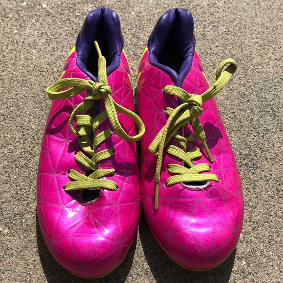 I am selling girls soccer cleats size 4 1/2 - Picture 1 of 5